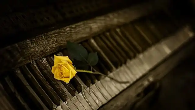 piano image